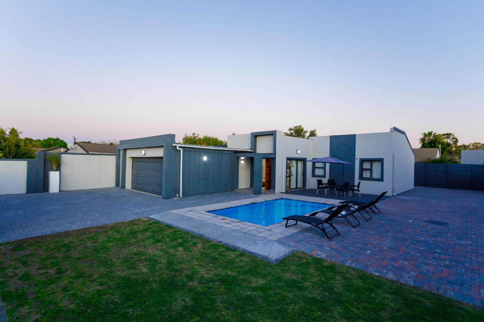 Cozier Glitz Holiday home *