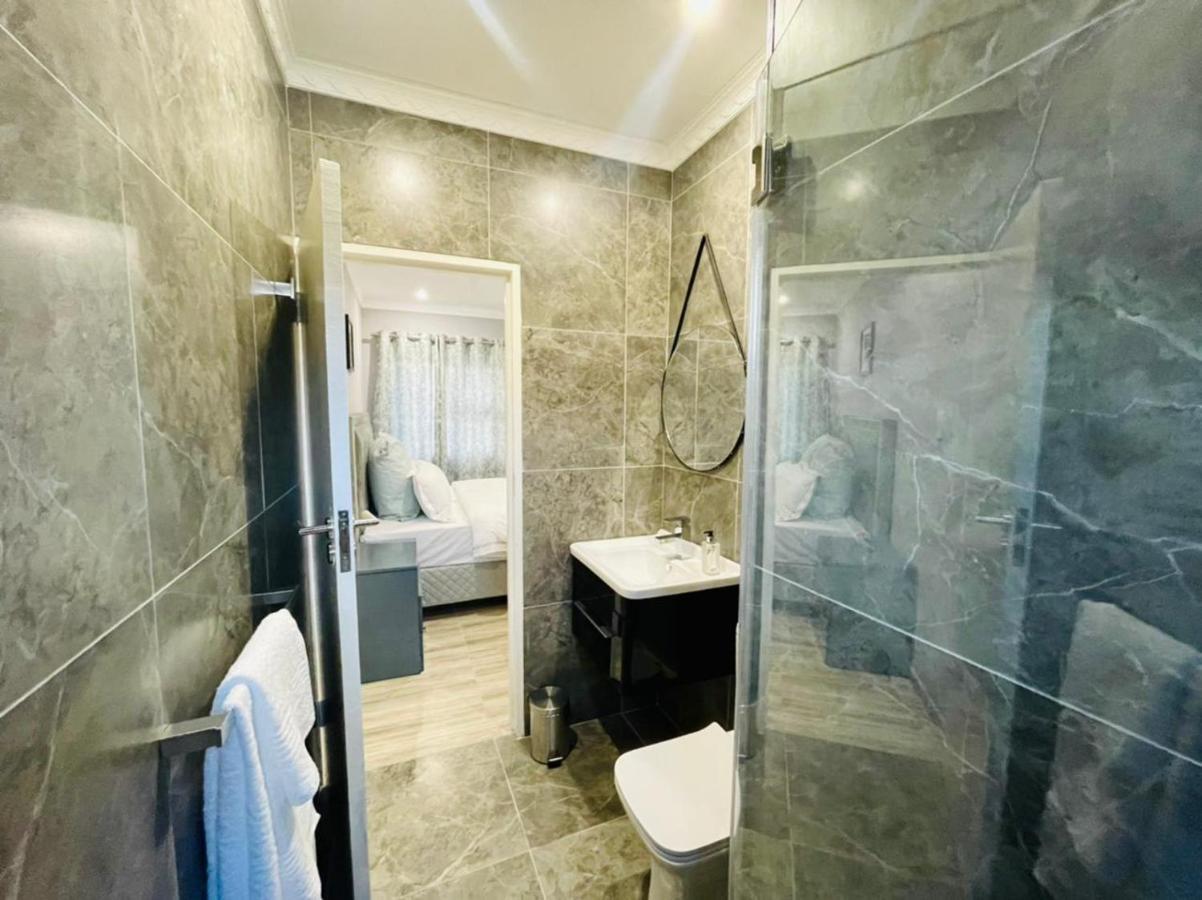 Cozier Glitz Kaapstad