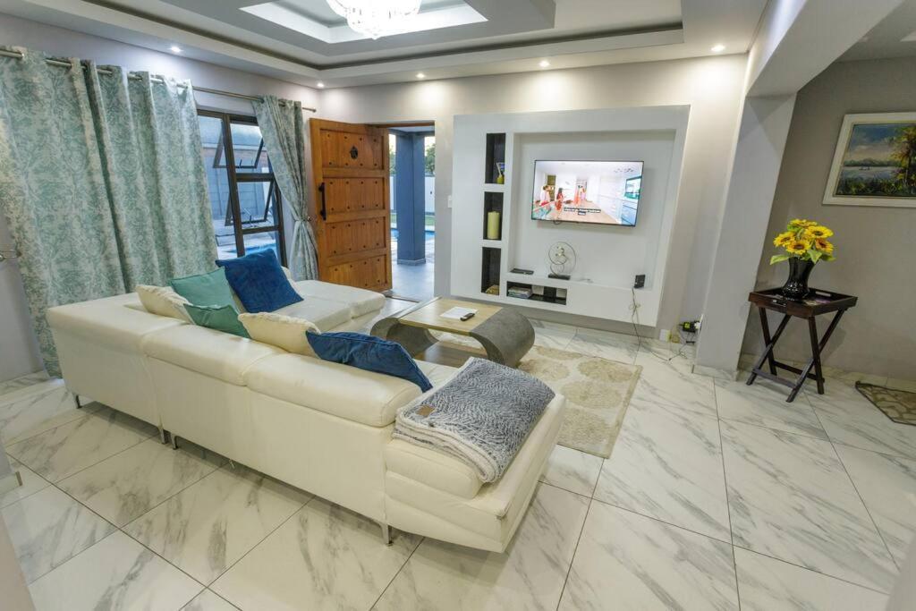 Cozier Glitz * Kaapstad