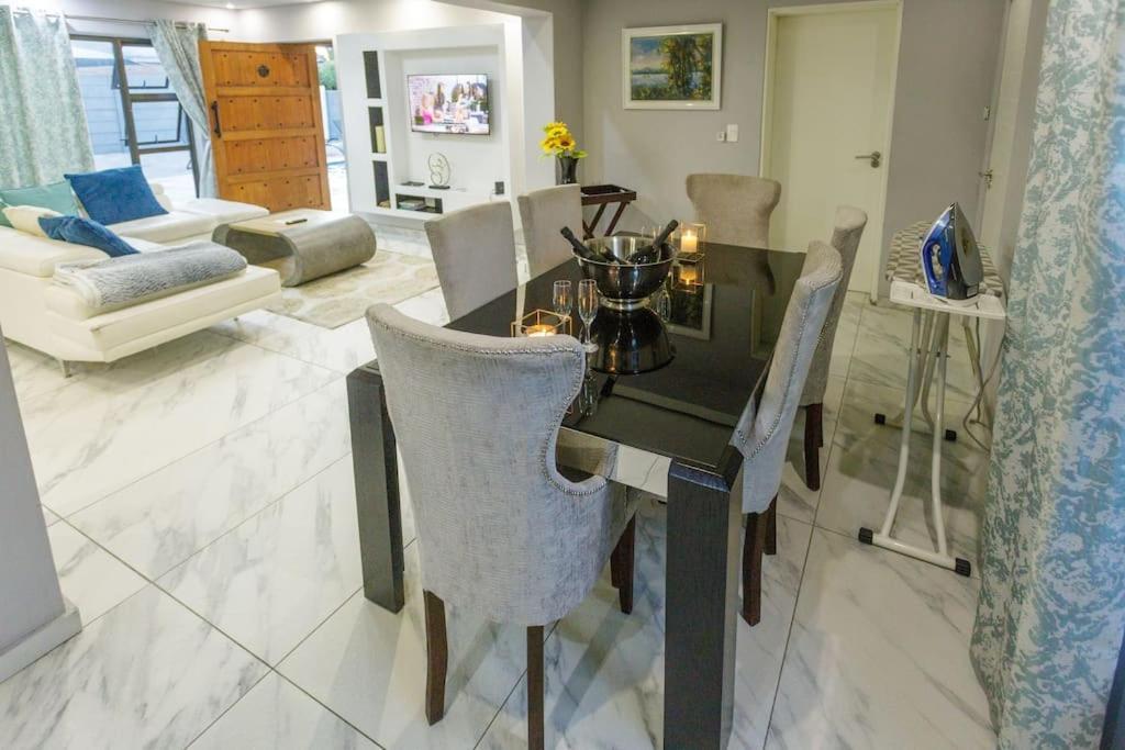 Cozier Glitz Kaapstad
