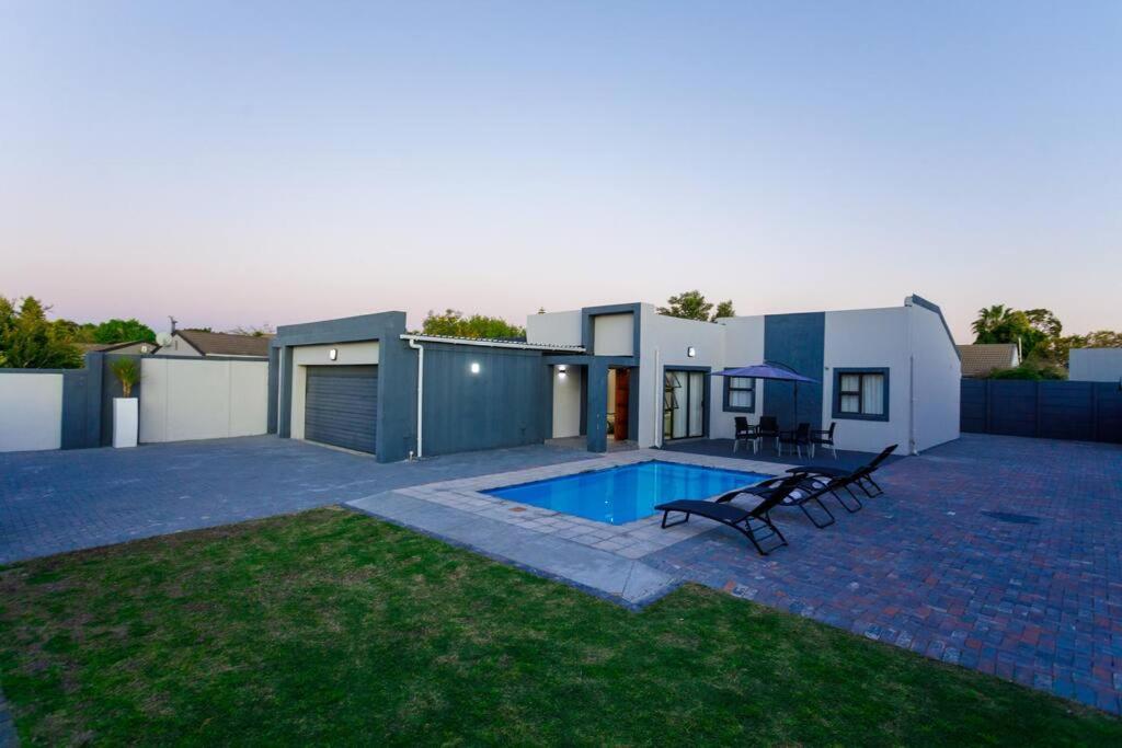 Cozier Glitz * Kaapstad